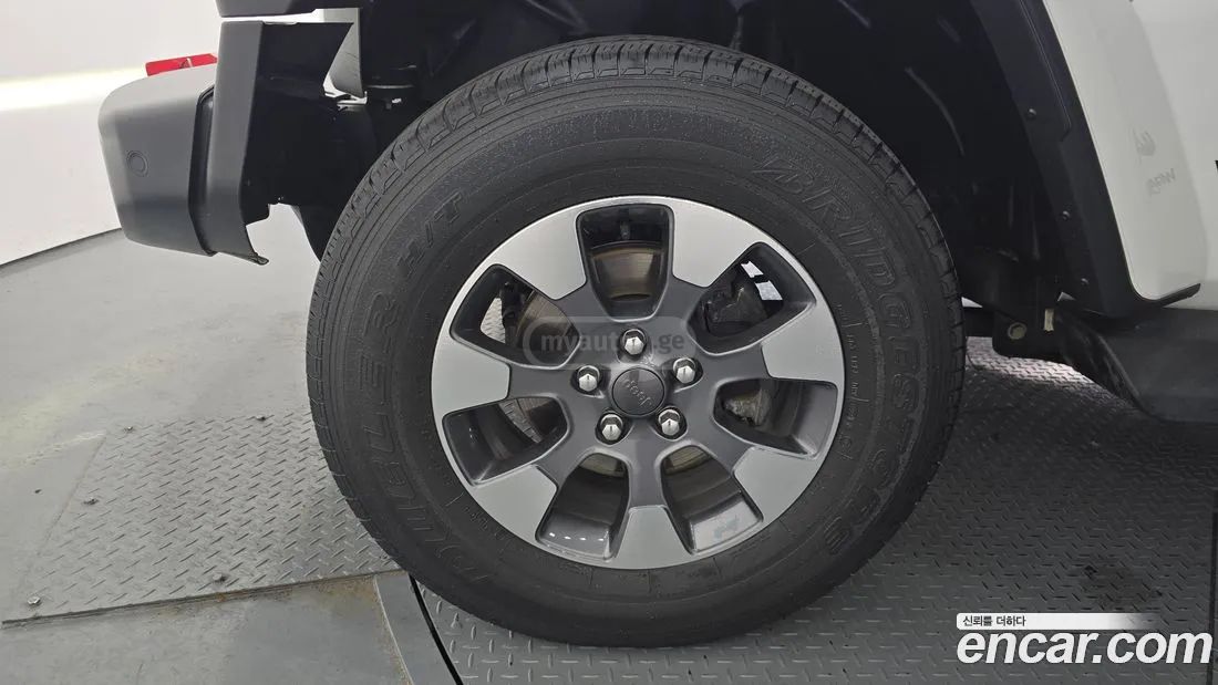 Jeep Wrangler - фото 5