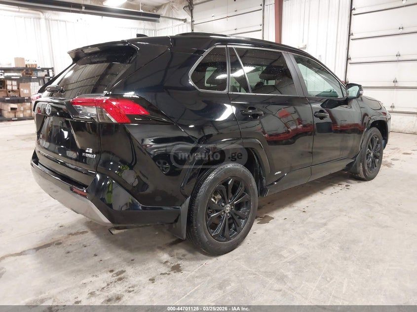 Toyota RAV 4 - фото 3