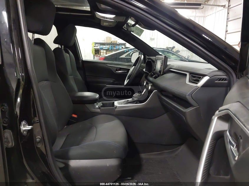 Toyota RAV 4 - фото 4