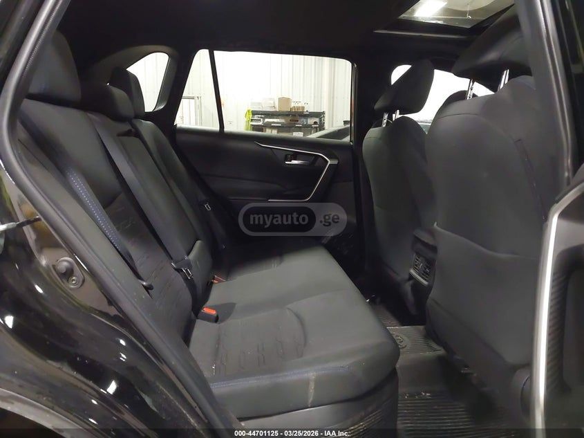 Toyota RAV 4 - фото 7