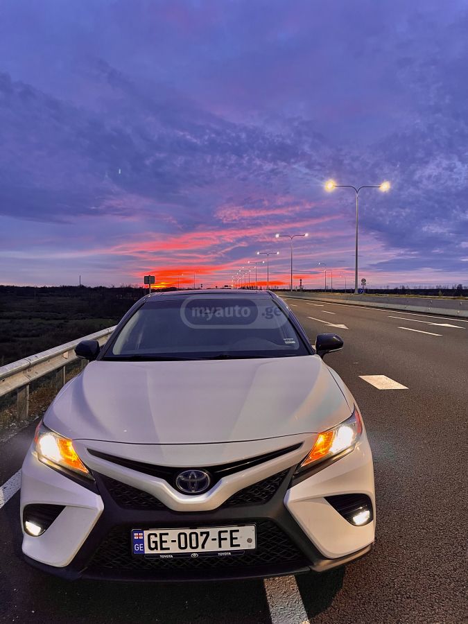 Toyota Camry - фото 1