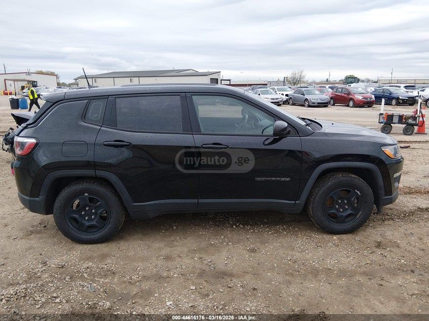 Jeep Compass - фото 12