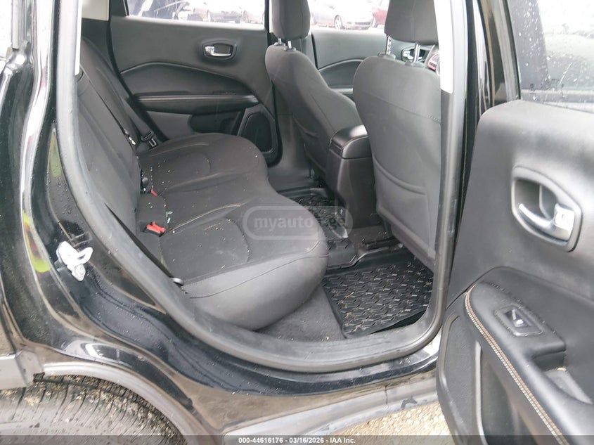 Jeep Compass - фото 8