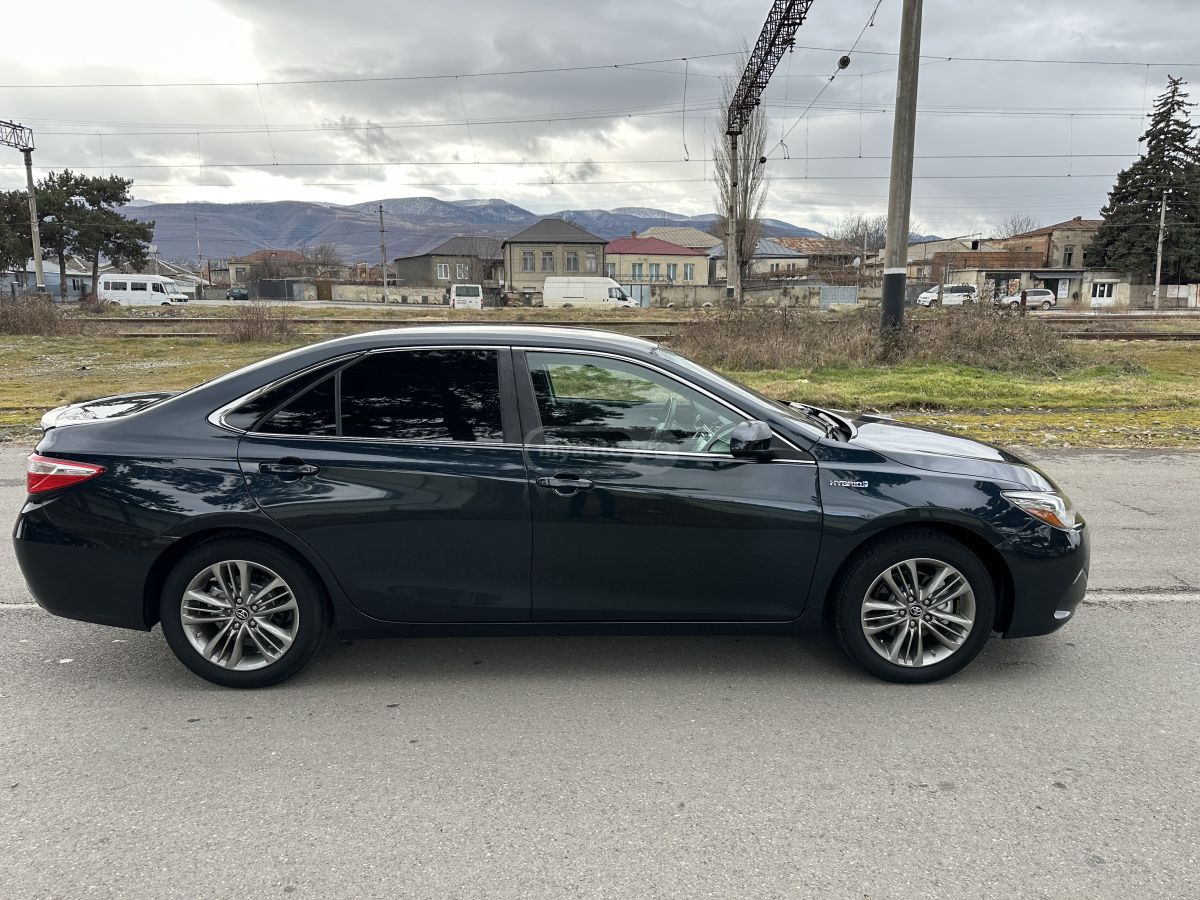 Toyota Camry - фото 3