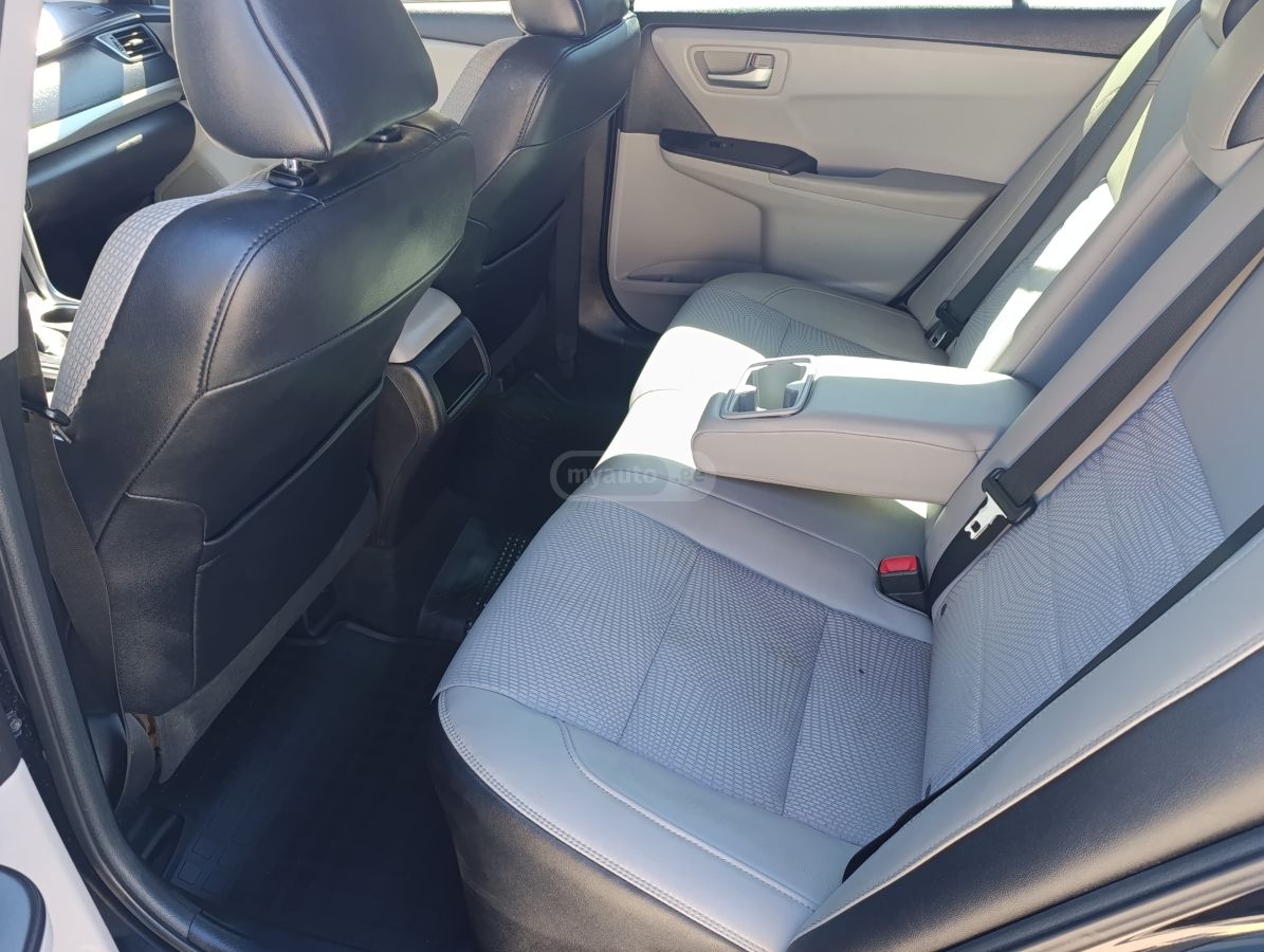 Toyota Camry - фото 3