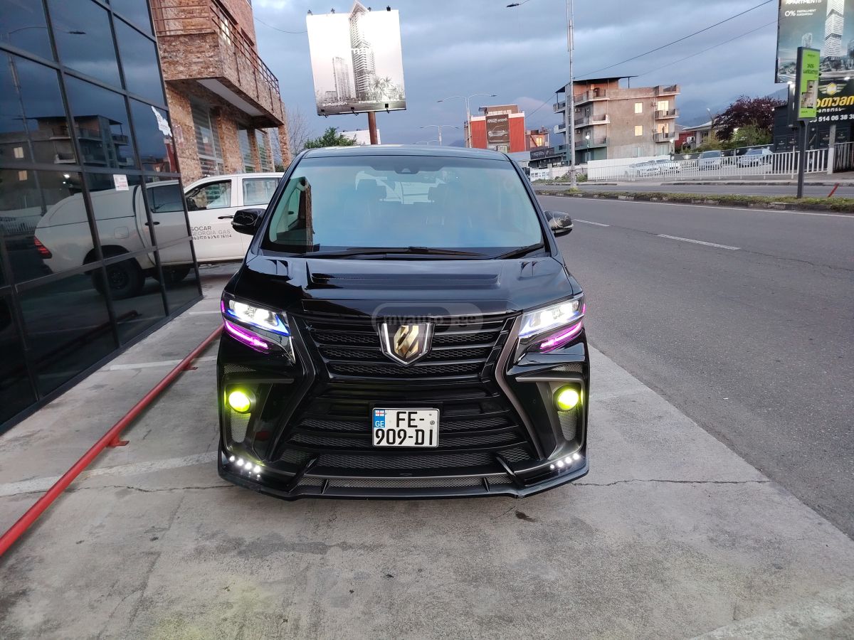 Toyota Alphard - фото 5