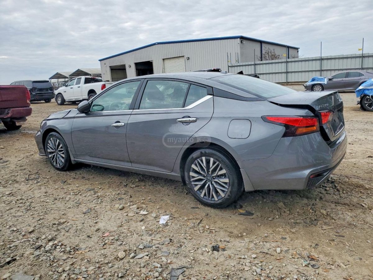 Nissan Altima - фото 2