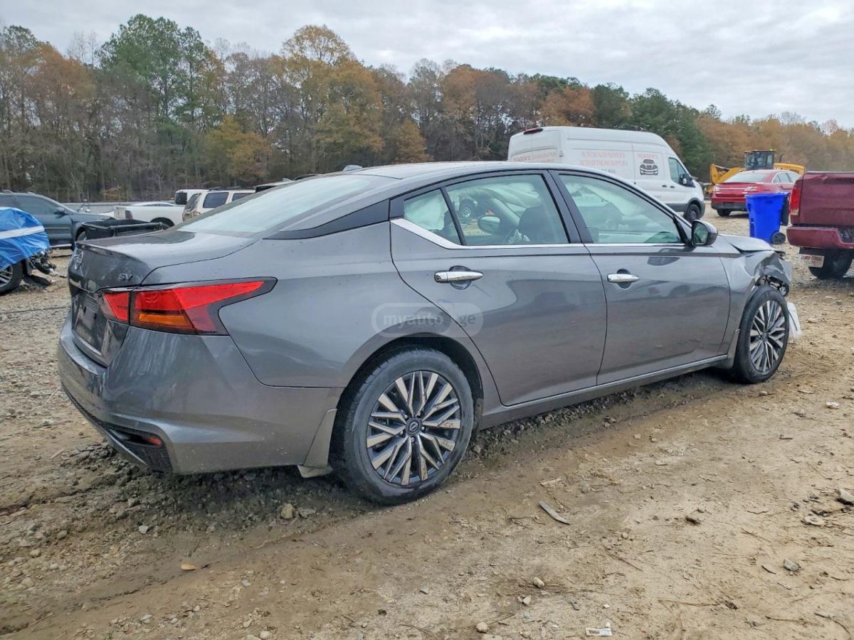 Nissan Altima - фото 3