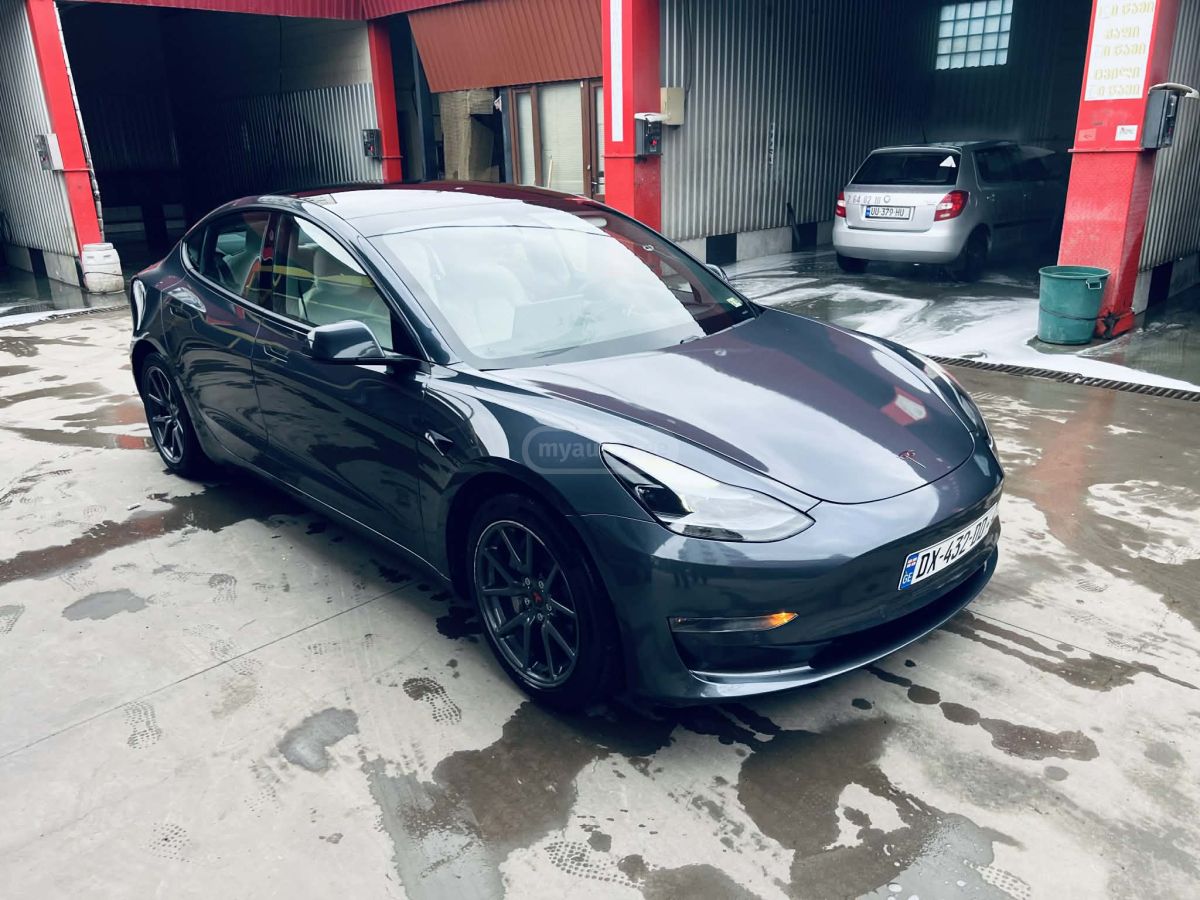 Tesla Model 3 - фото 1