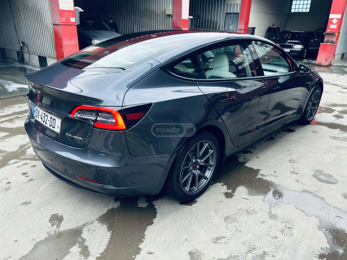 Tesla Model 3 - фото 11