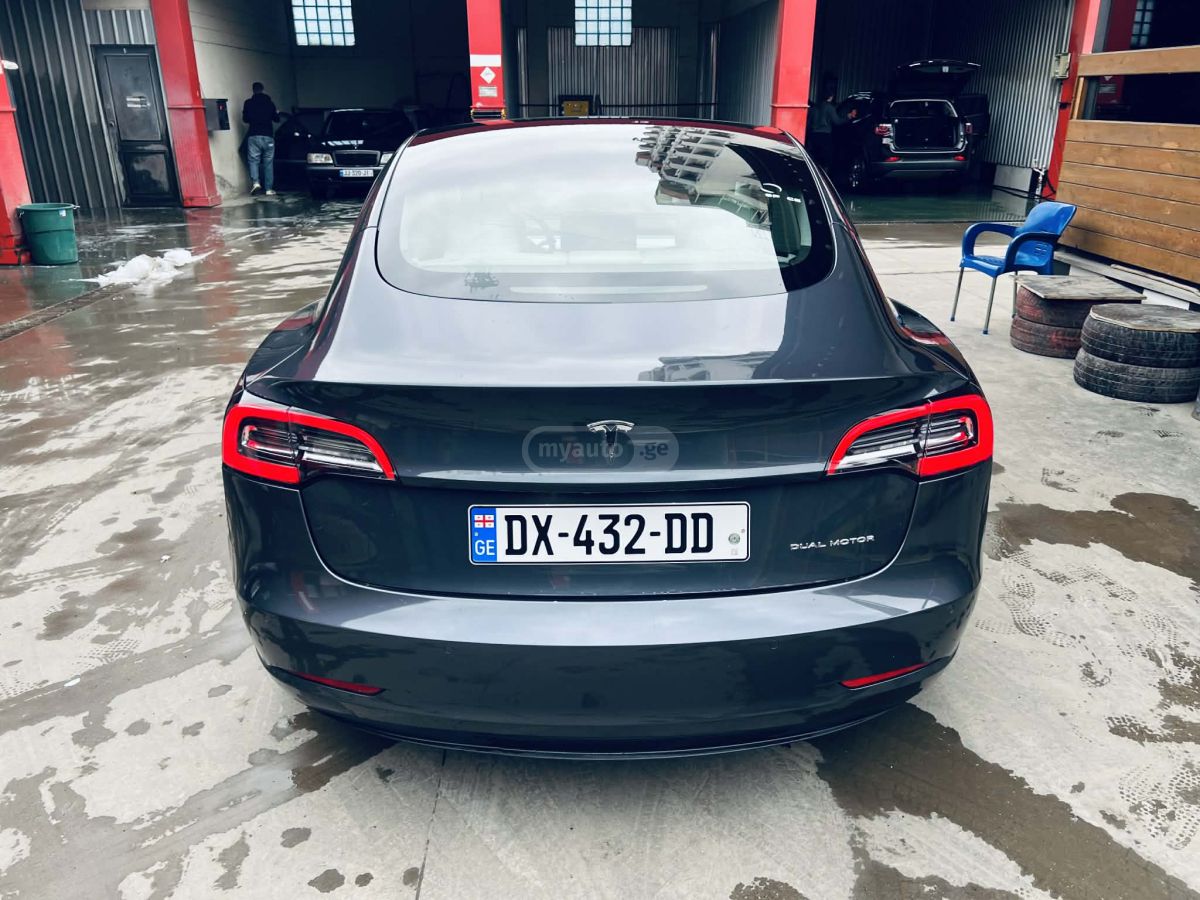 Tesla Model 3 - фото 2