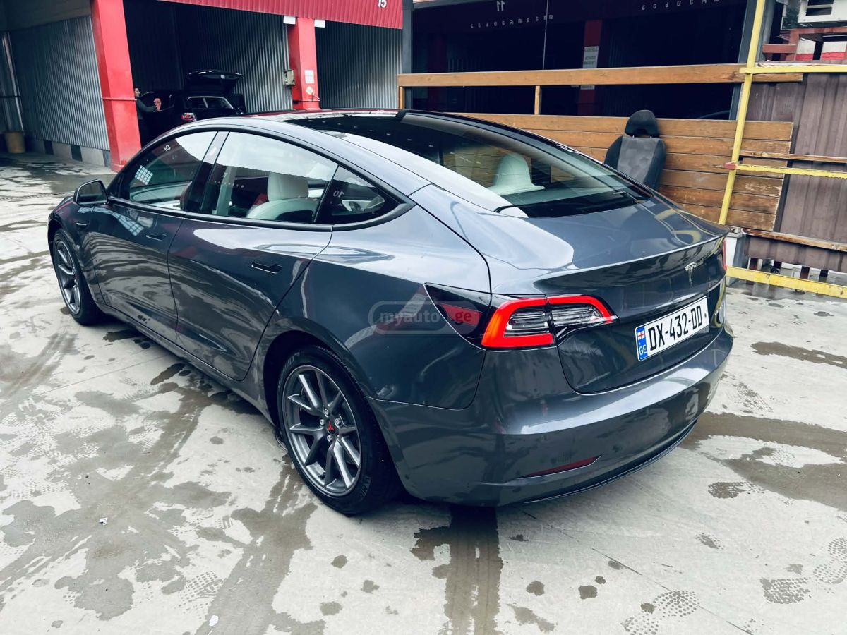Tesla Model 3 - фото 3