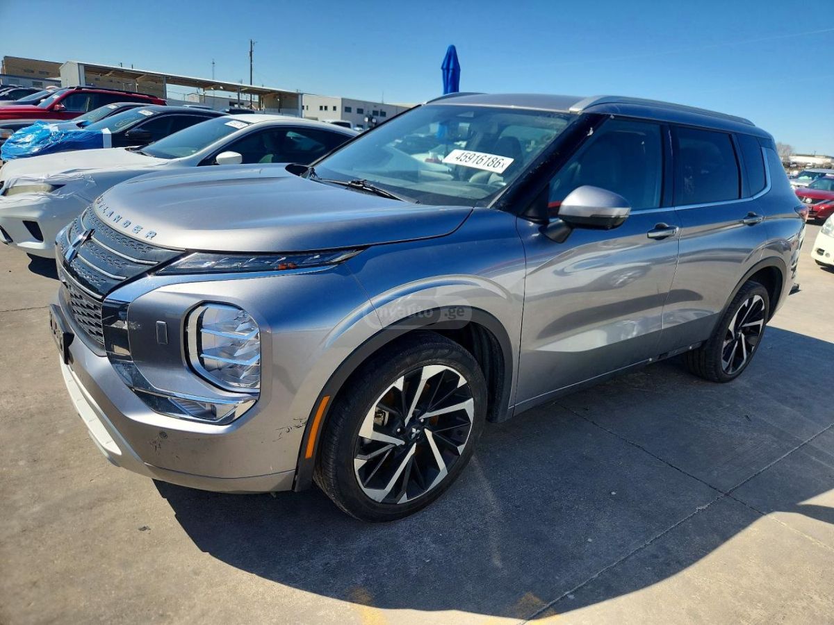 Mitsubishi Outlander - фото 1