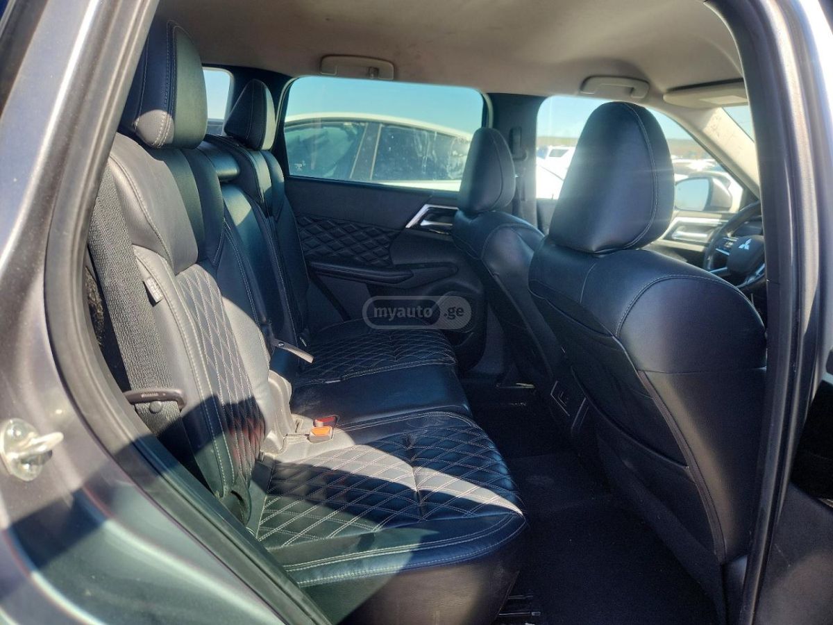 Mitsubishi Outlander - фото 11