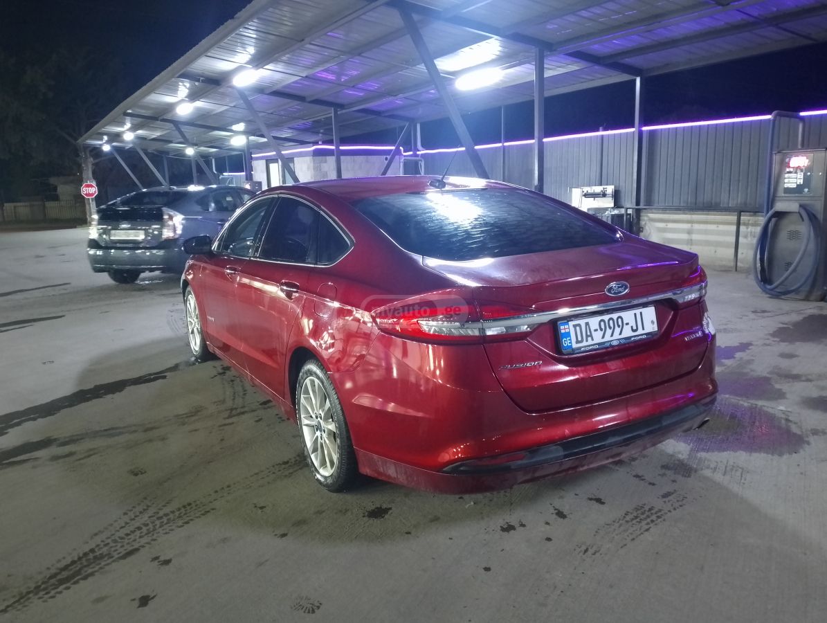 Ford Fusion - фото 1