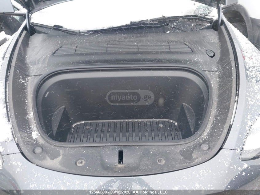 Tesla Model Y - фото 10