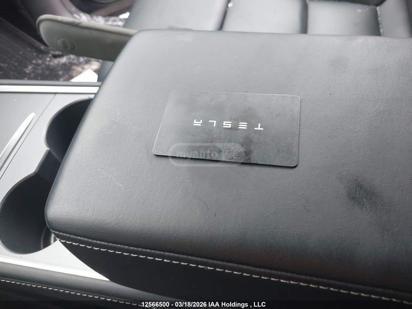 Tesla Model Y - фото 11