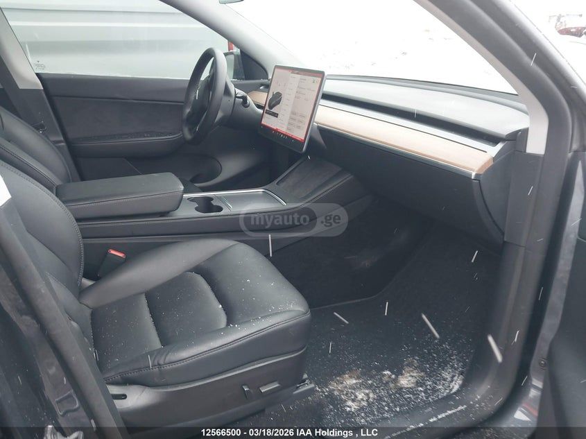 Tesla Model Y - фото 5