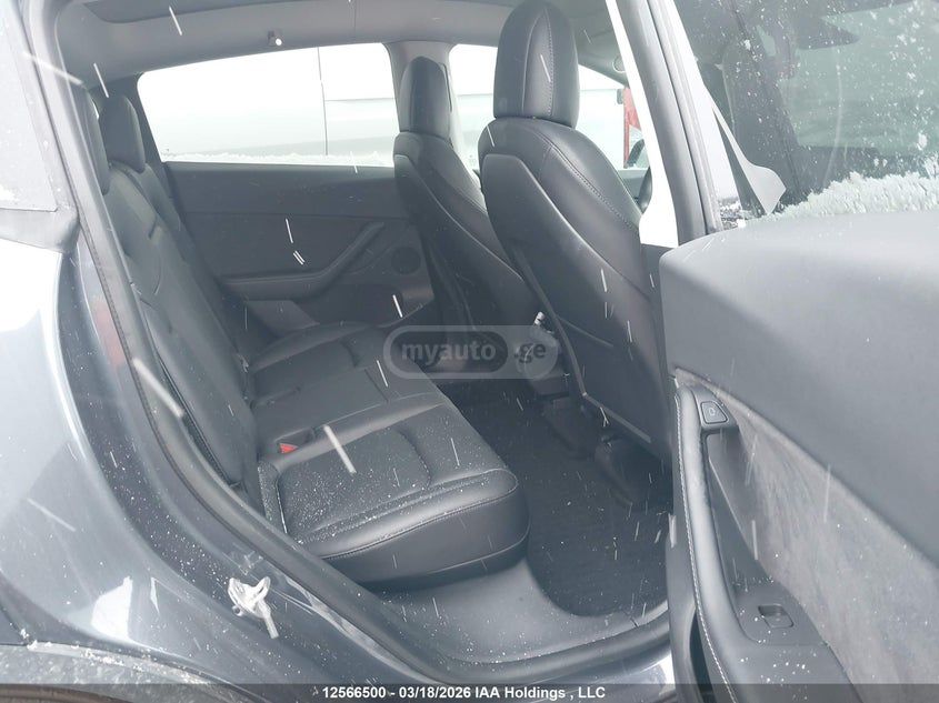 Tesla Model Y - фото 8