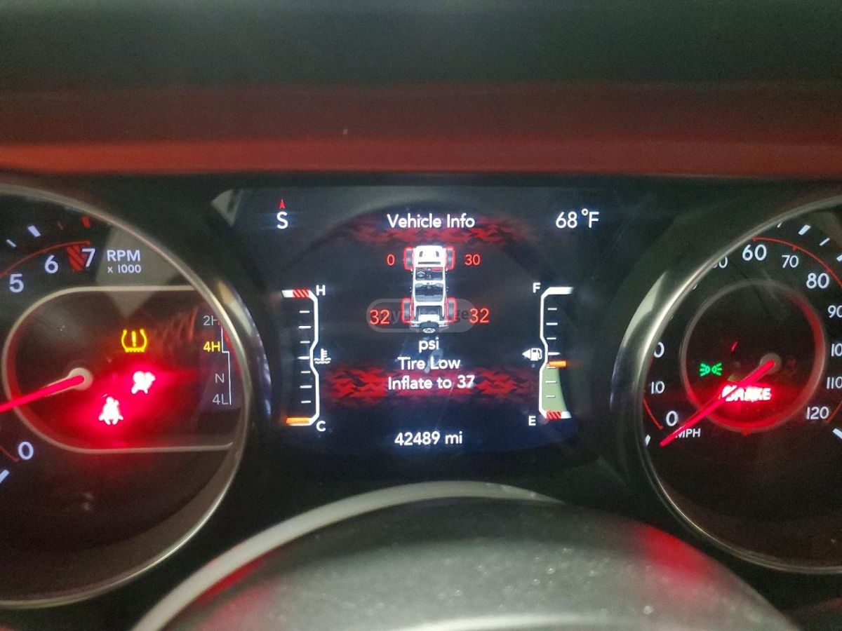 Jeep Wrangler - фото 9