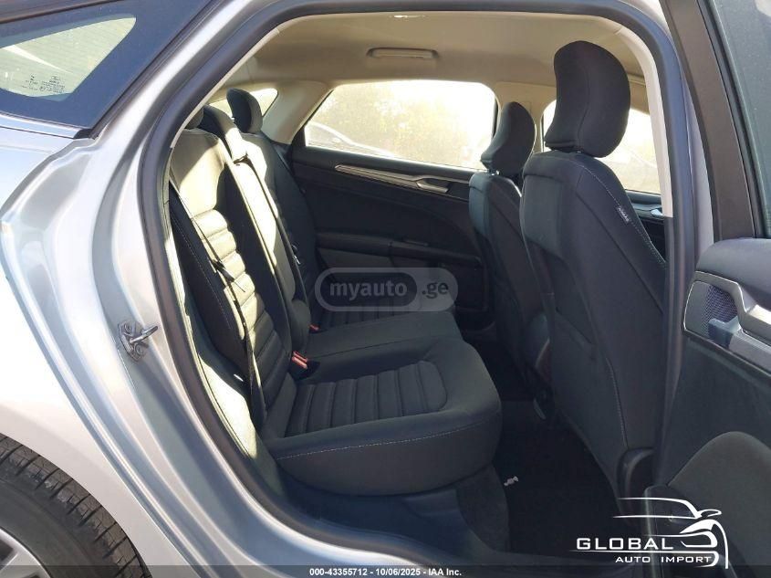 Ford Fusion - фото 8