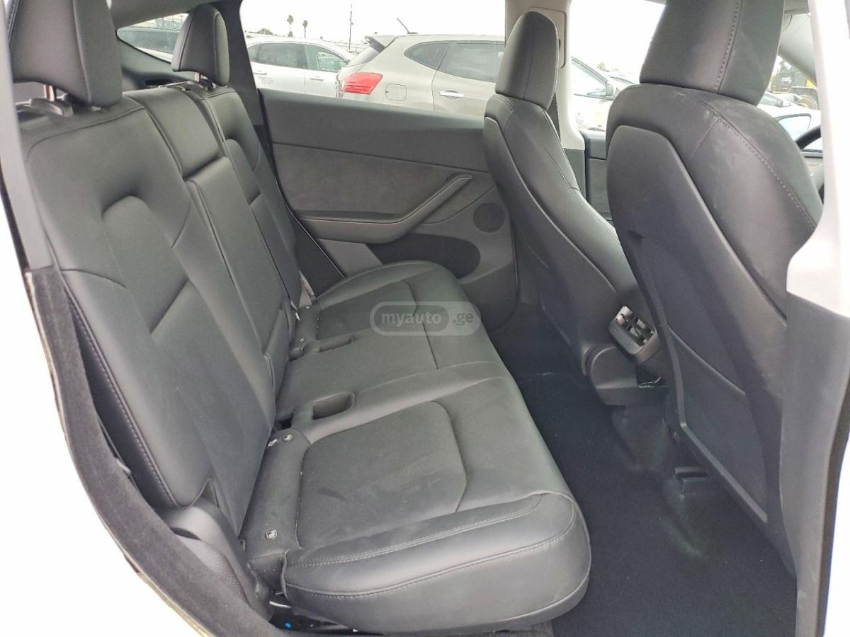 Tesla Model Y - фото 10