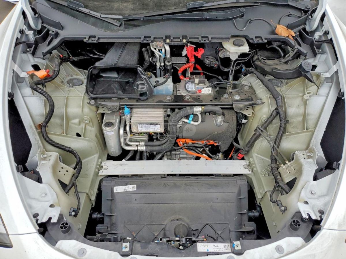 Tesla Model Y - фото 11