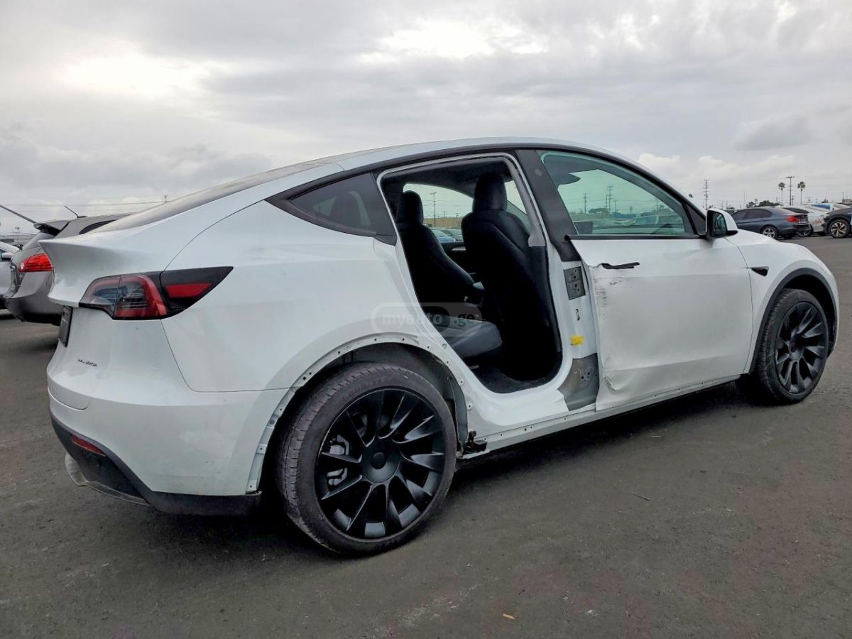 Tesla Model Y - фото 3