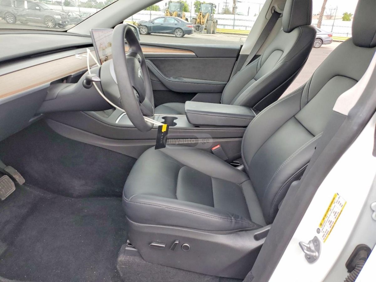 Tesla Model Y - фото 7