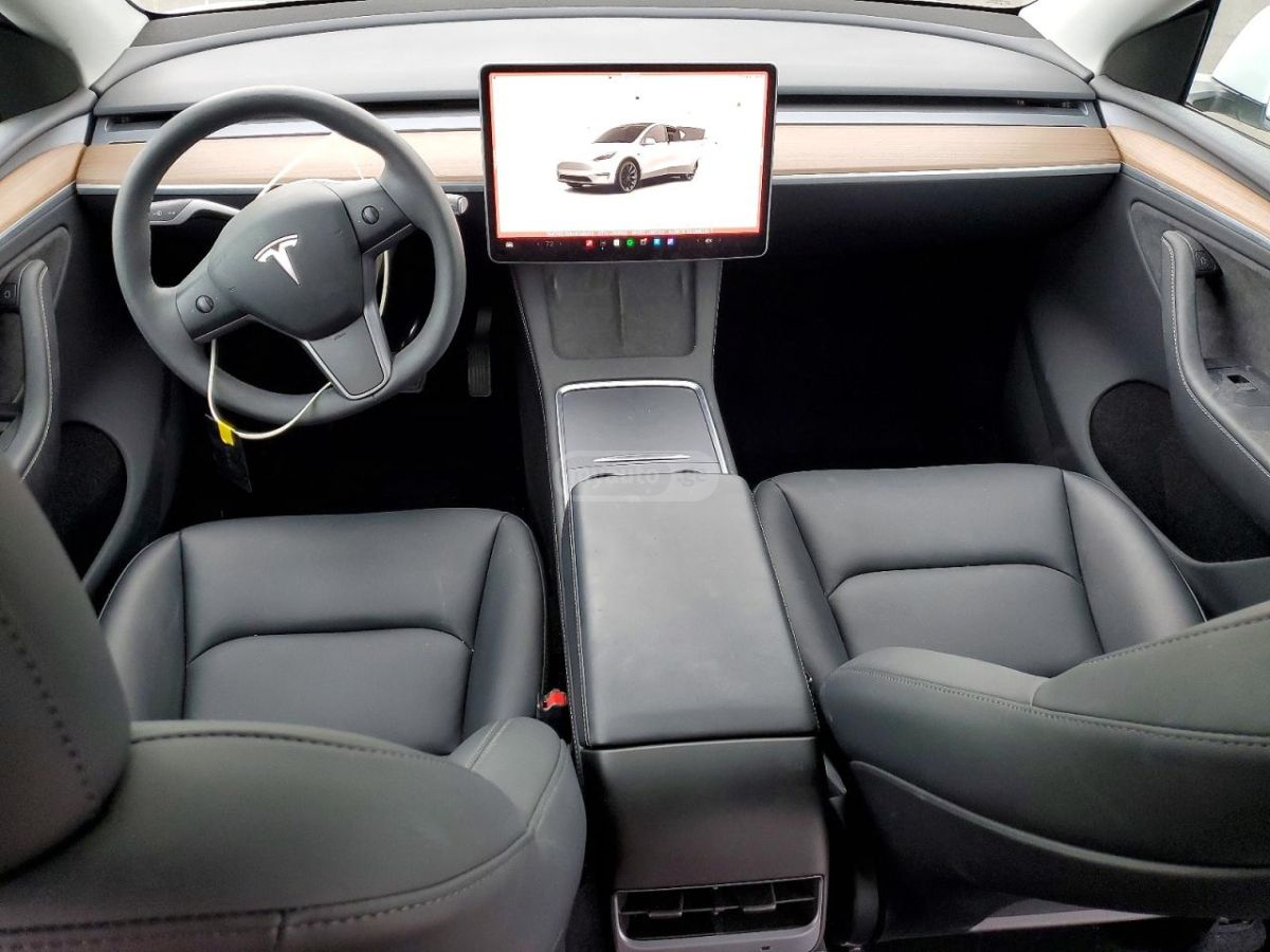 Tesla Model Y - фото 8