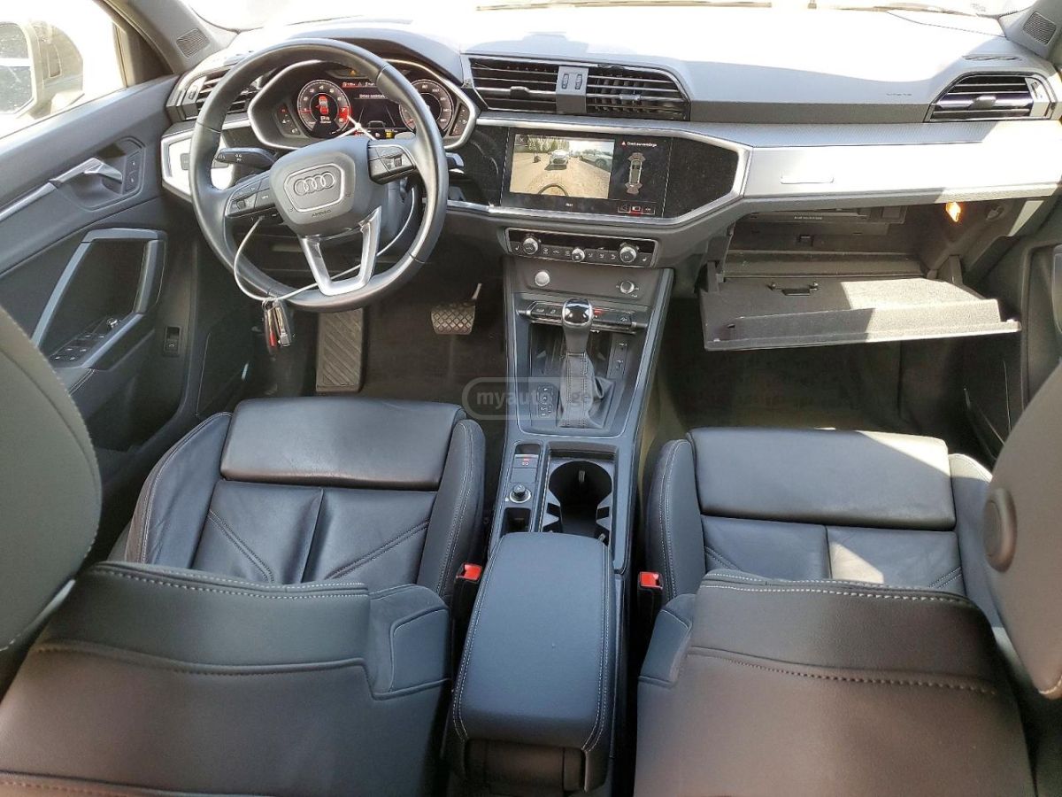 Audi Q3 - фото 8