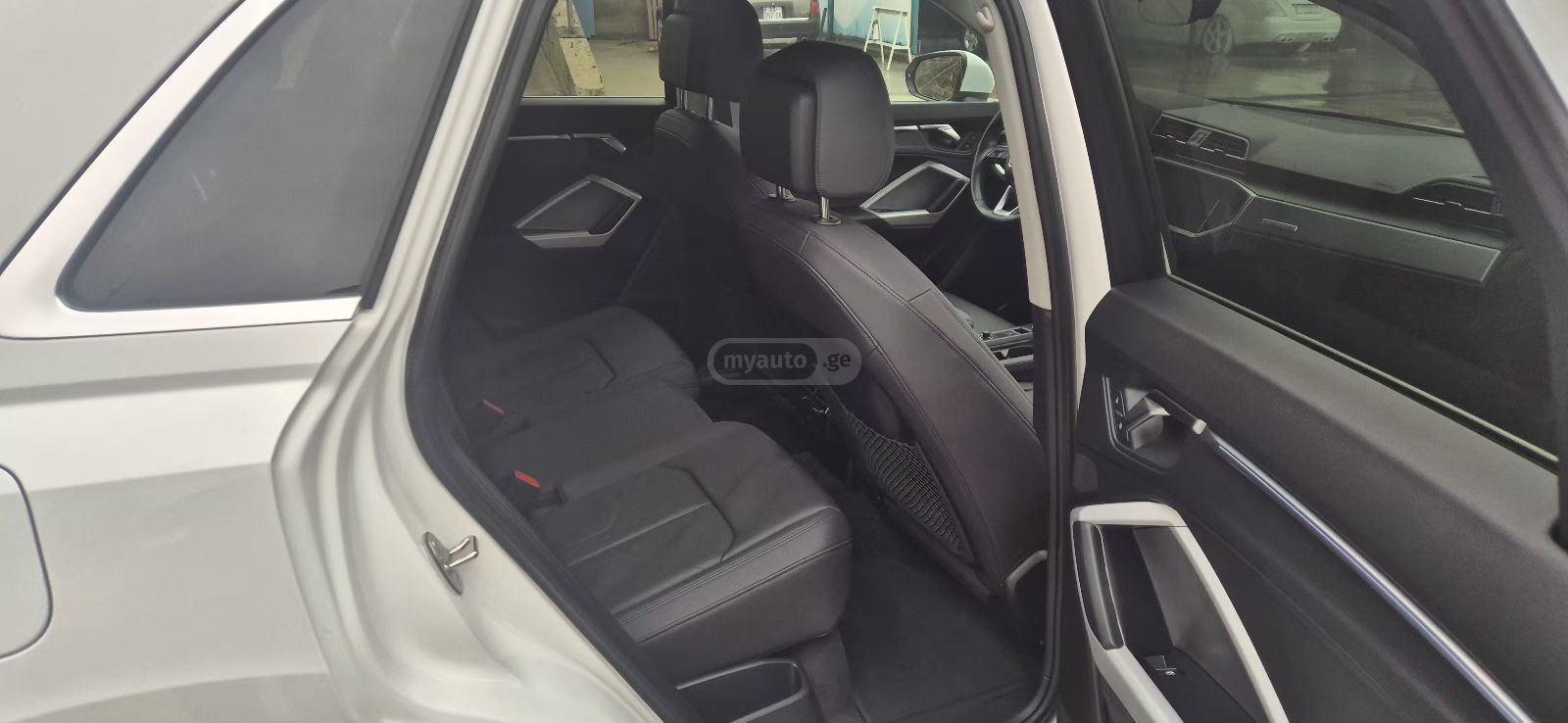 Audi Q3 - фото 6