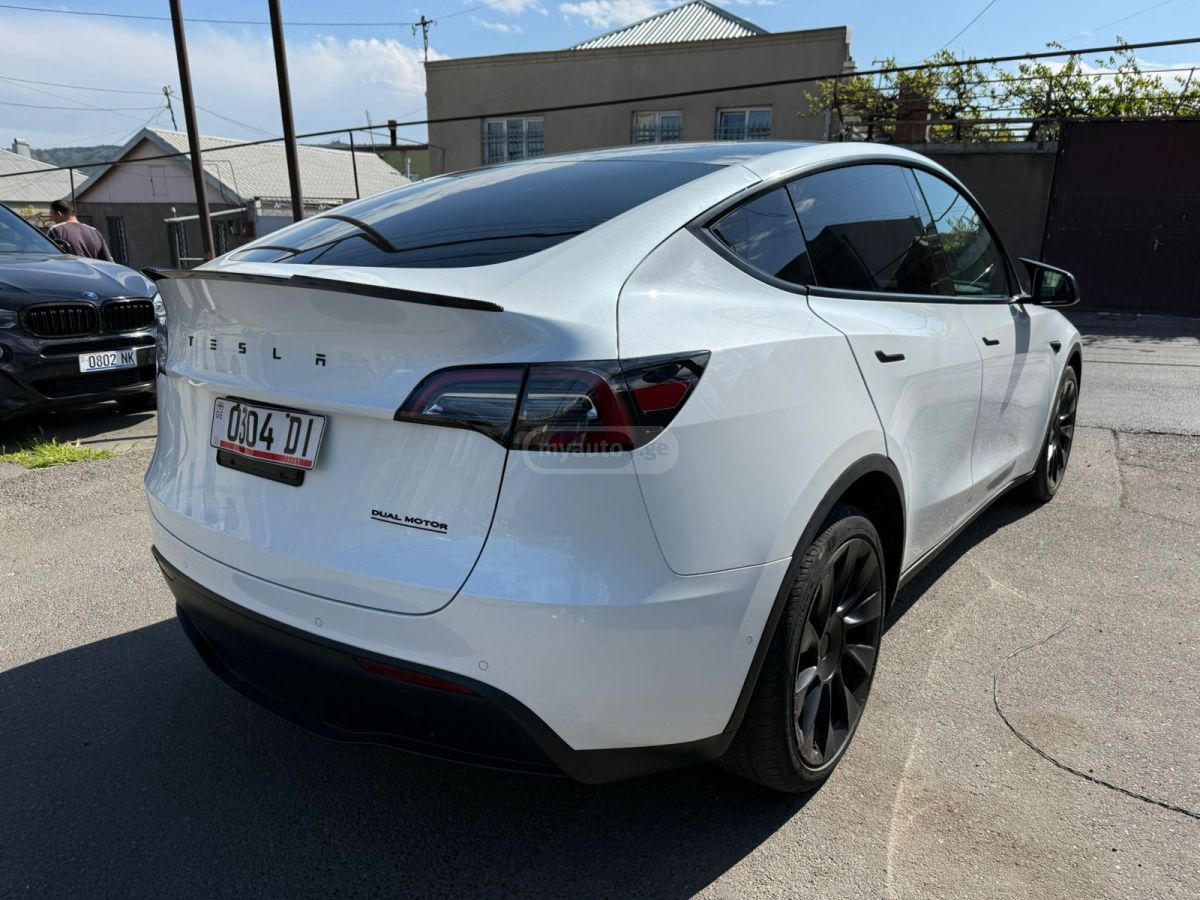 Tesla Model Y - фото 6