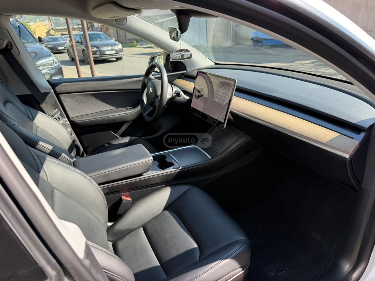 Tesla Model Y - фото 7