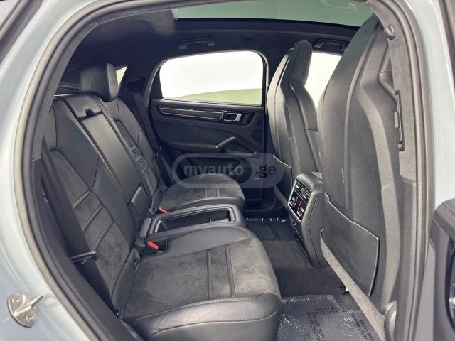 Porsche Cayenne - фото 11