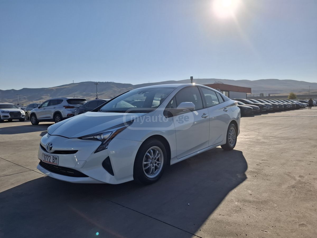 Toyota Prius - фото 1
