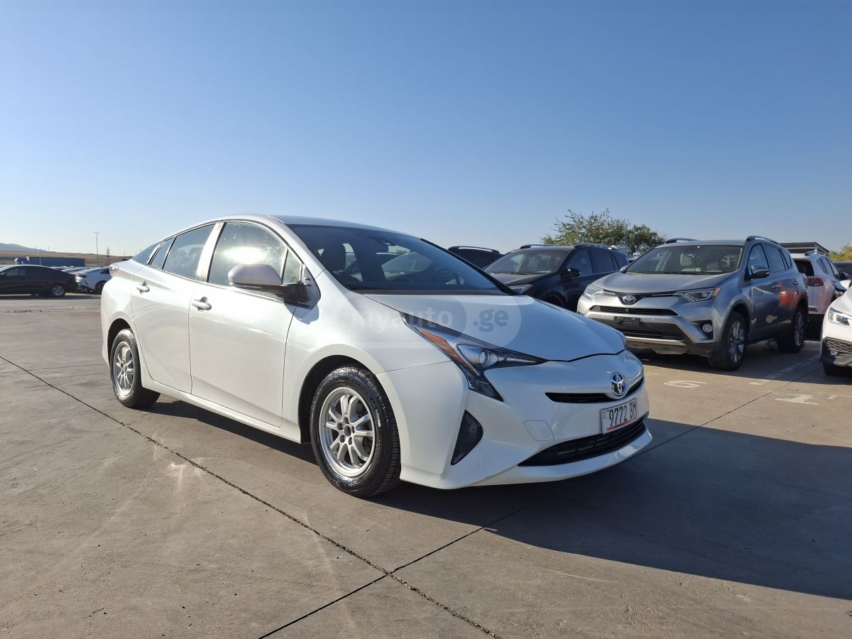 Toyota Prius - фото 2