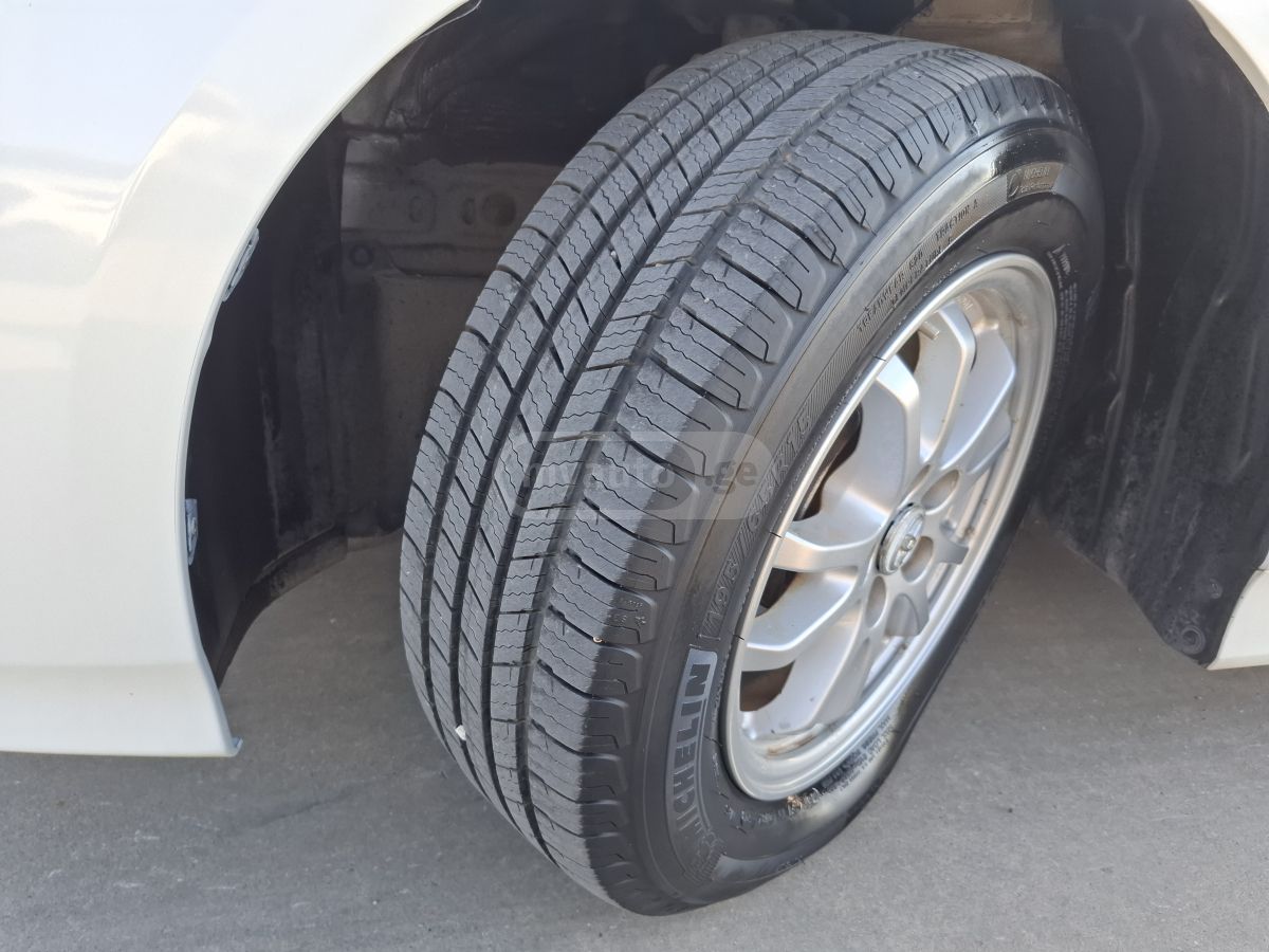 Toyota Prius - фото 9