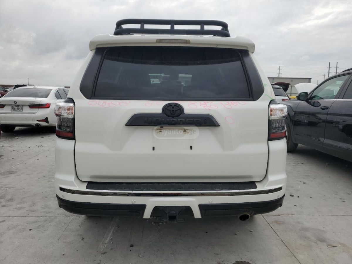 Toyota 4 Runner - фото 6