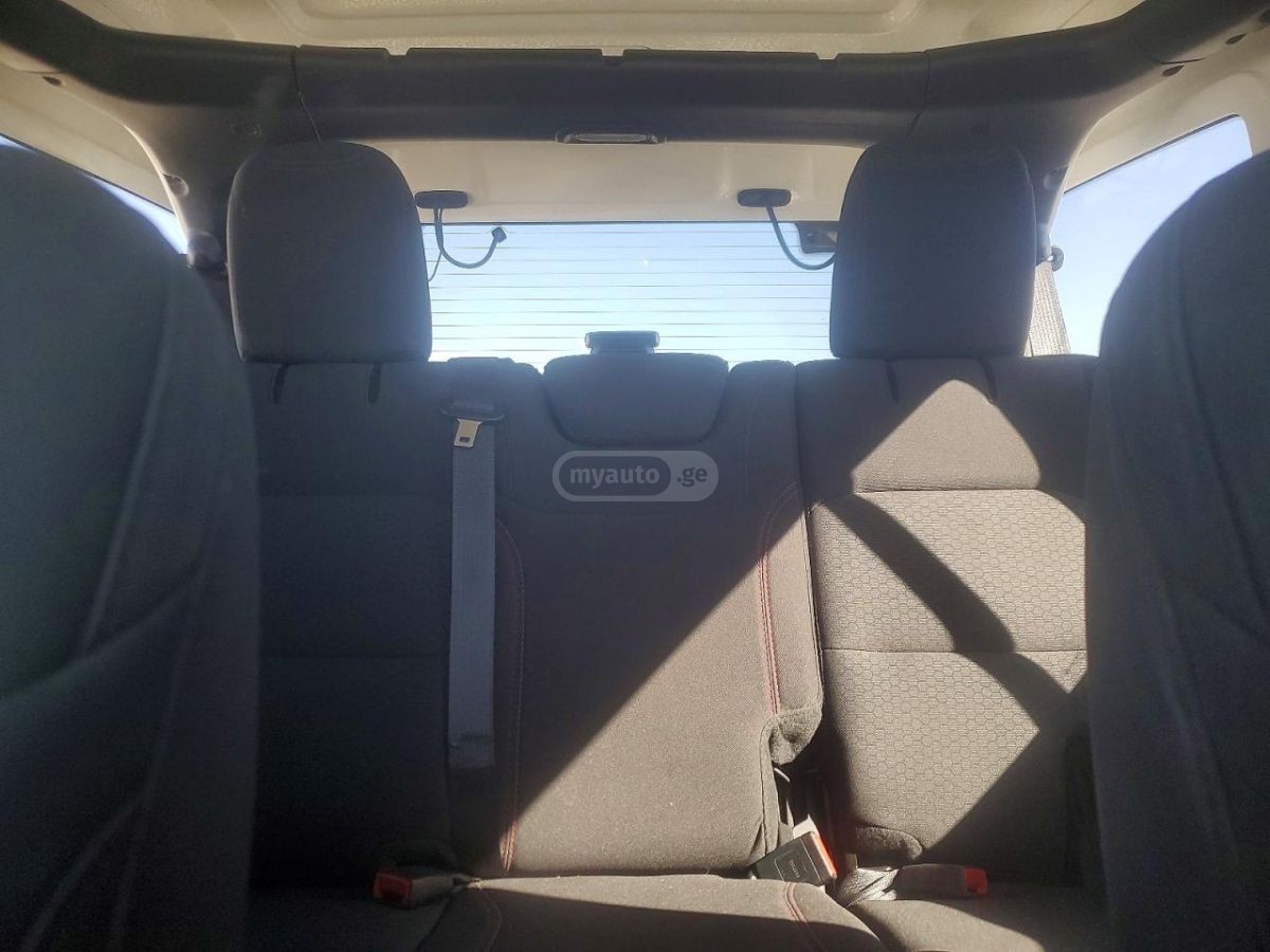 Jeep Wrangler - фото 10