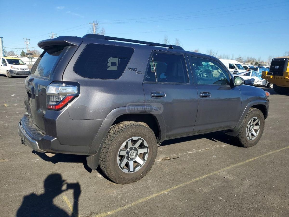 Toyota 4 Runner - фото 3
