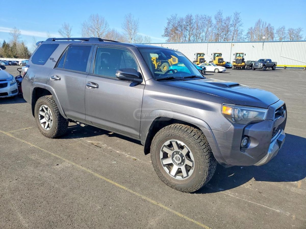 Toyota 4 Runner - фото 4