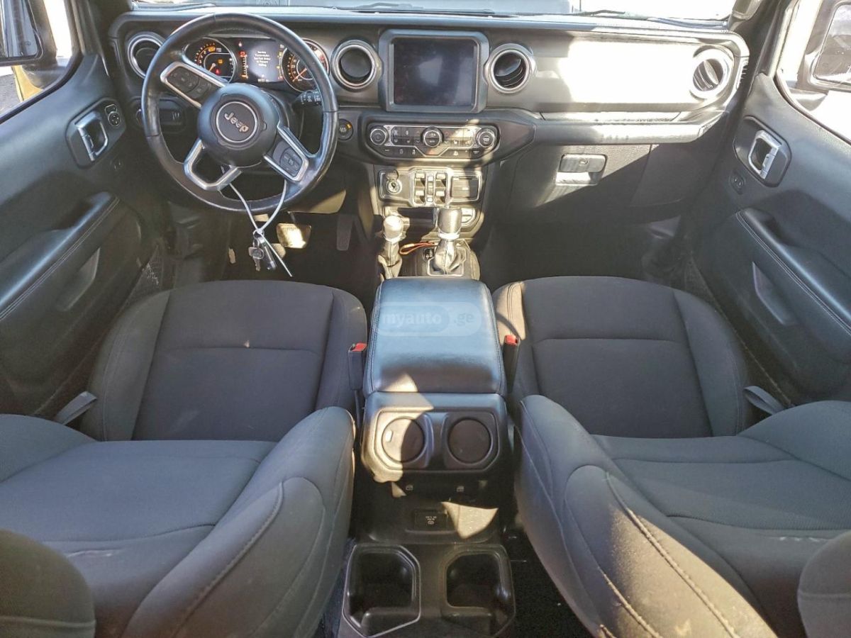 Jeep Wrangler - фото 8