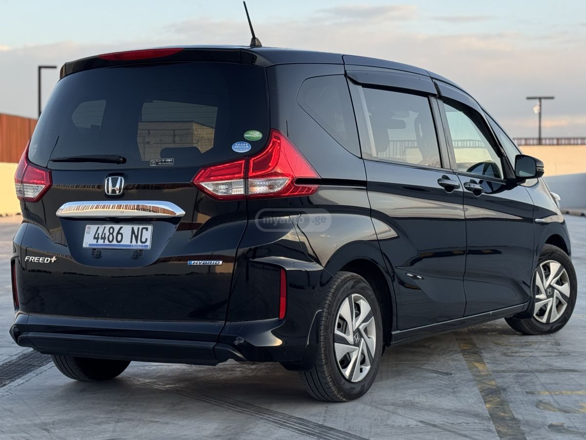 Honda Freed - фото 3