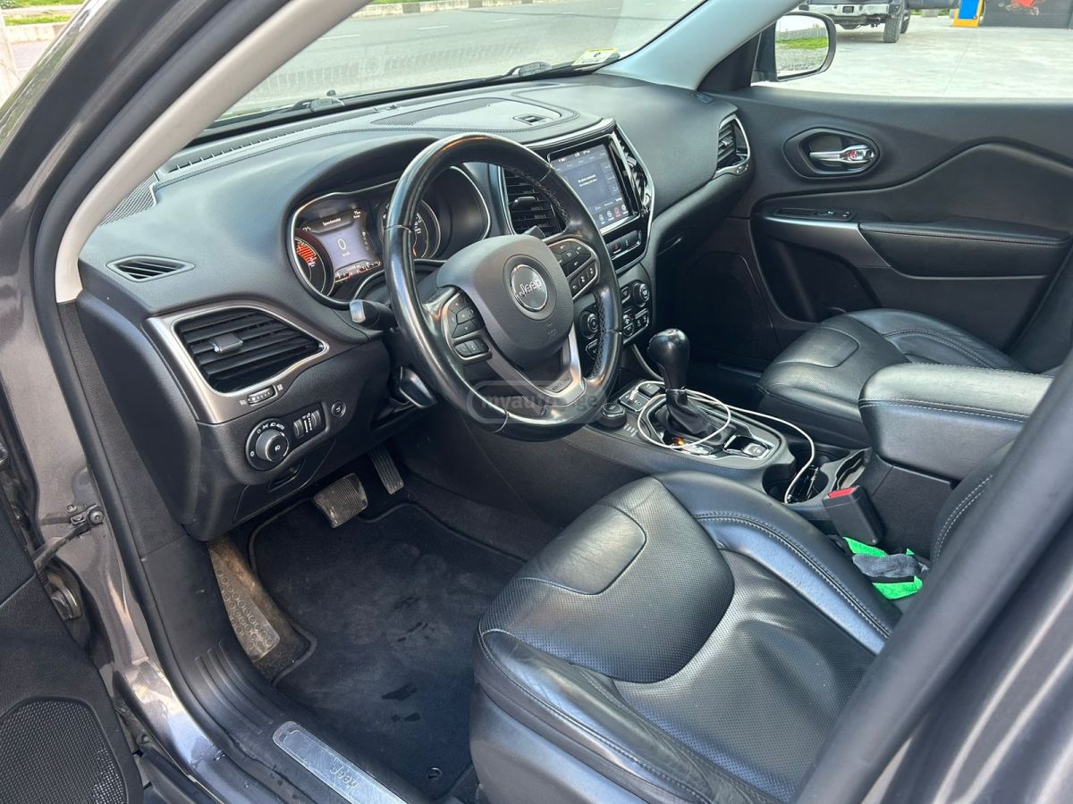 Jeep Cherokee - фото 2