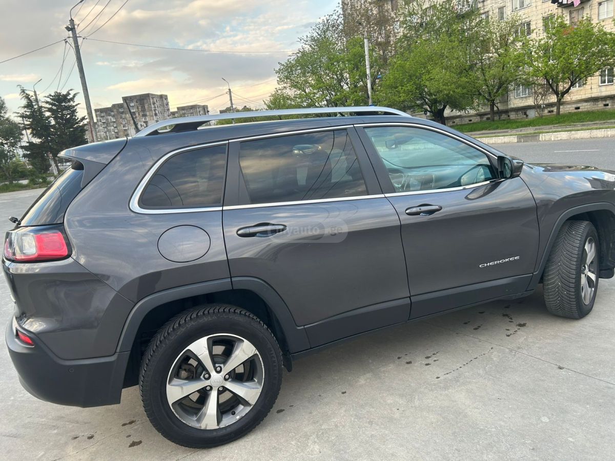 Jeep Cherokee - фото 6