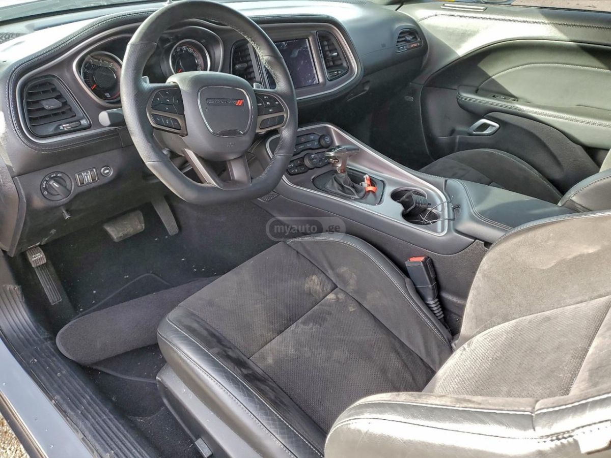 Dodge Challenger - фото 8