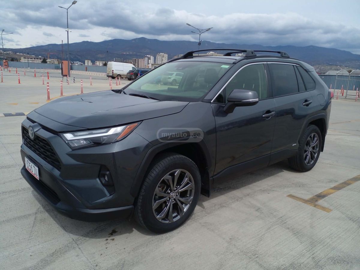 Toyota RAV 4 - фото 1