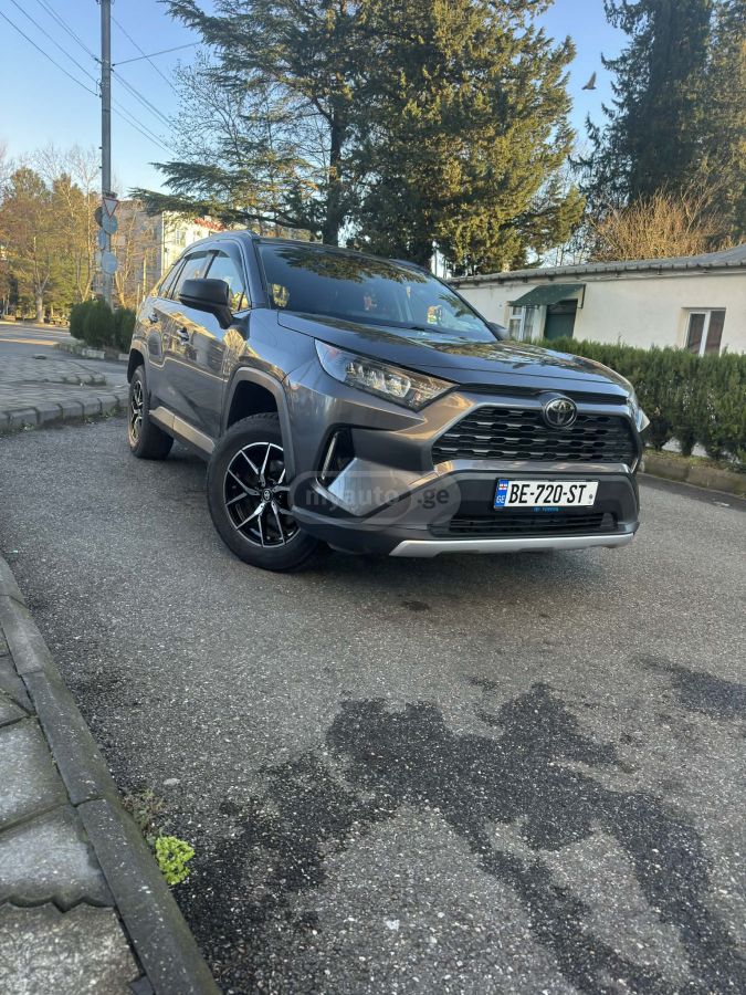 Toyota RAV 4 - фото 1