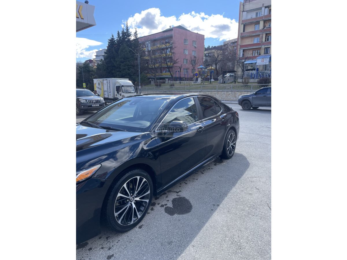 Toyota Camry - фото 2